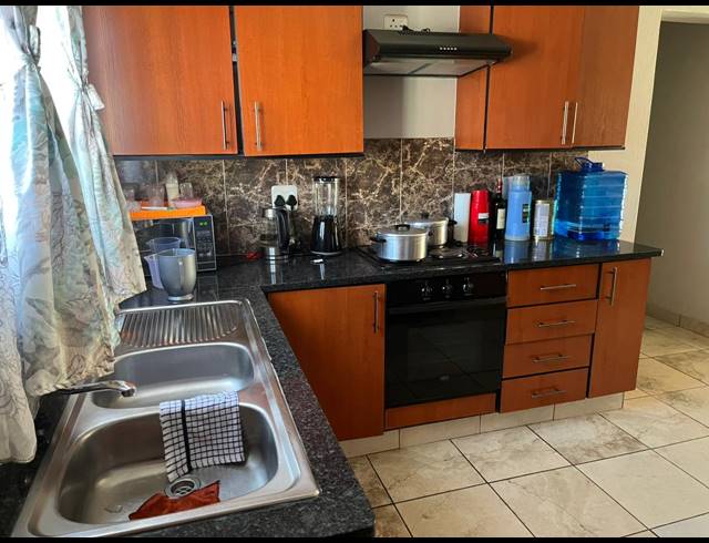 3 BEDROOM APARTMENT FOR SALE IN WATERVAL EAST